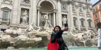 Touristation Roma Tragetasche vor der Fontana di Trevi