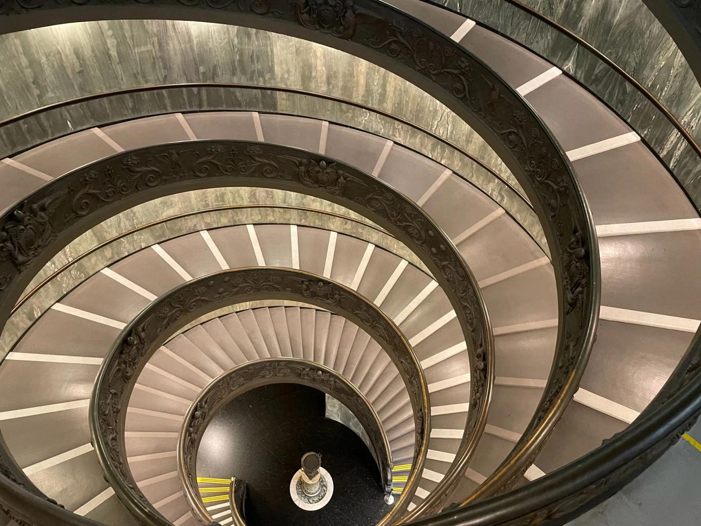 A Escadaria de Bramante nos Museus do Vaticano