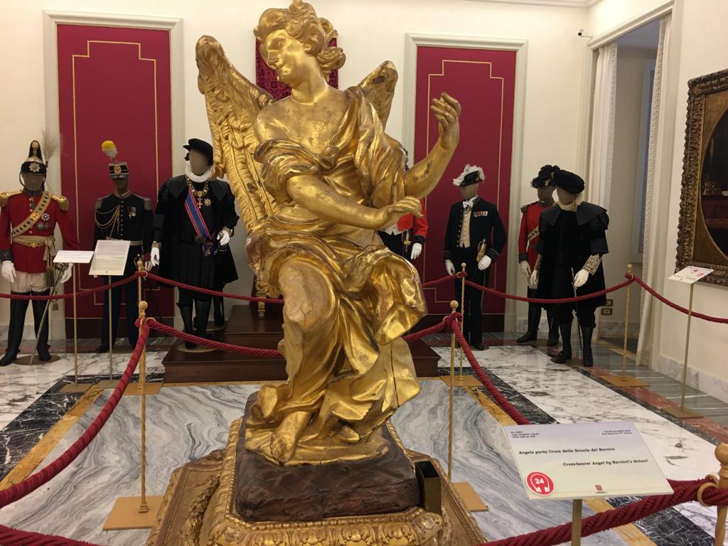 Sculpture Ange porteur de croix à l'intérieur du Palais apostolique