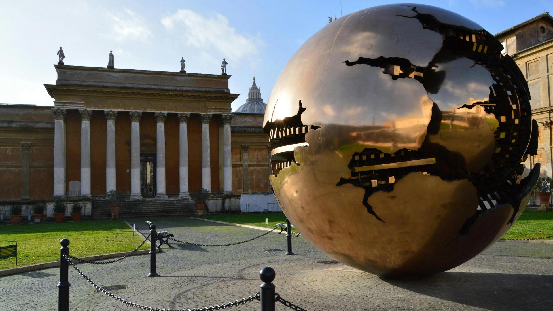 Esfera dentro de uma Esfera nos Museus do Vaticano