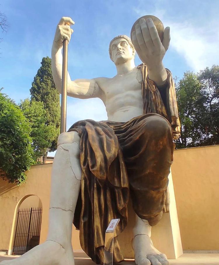 Statua di Costantino il Grande nel cortile del Palazzo dei Conservatori