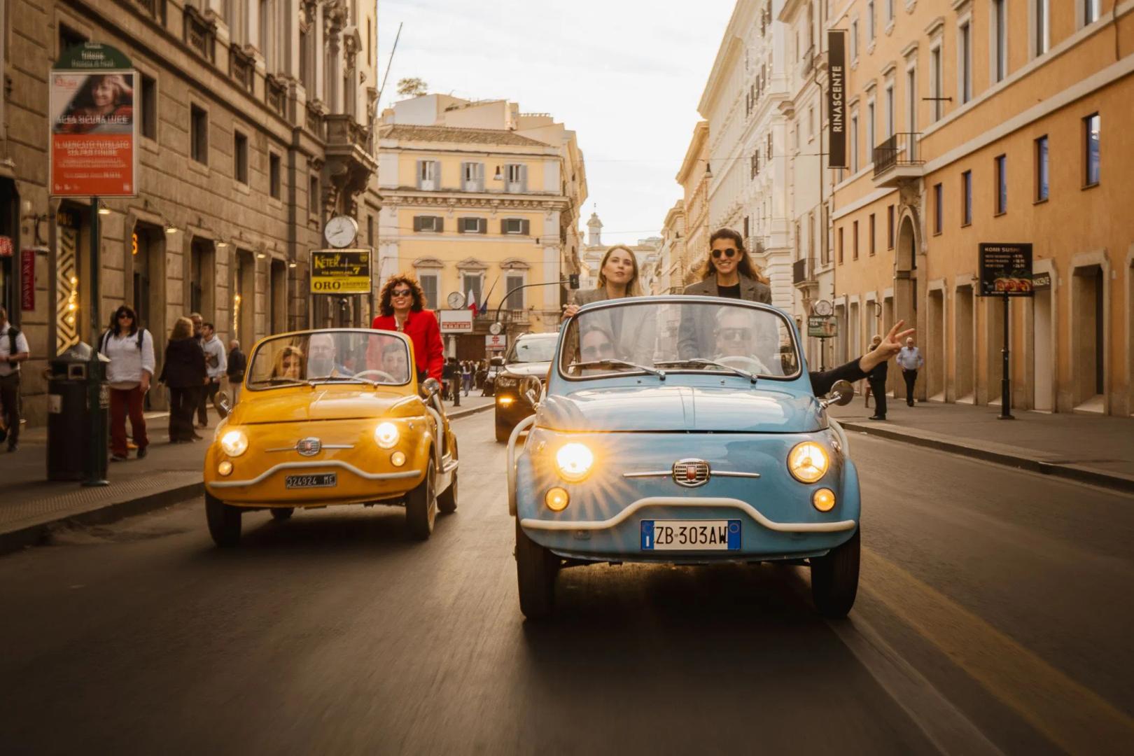 Cabrio d'epoca nelle strade di Roma