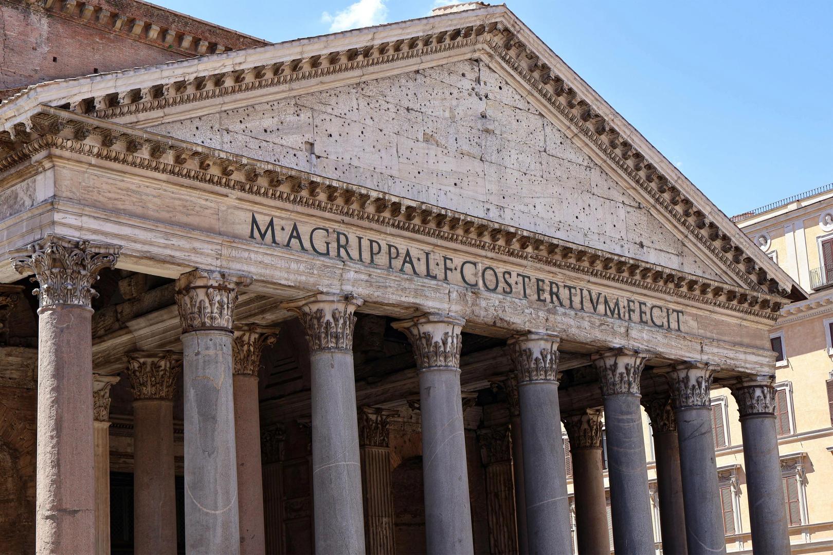 Inscription sur le Panthéon