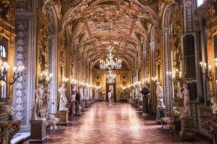 Galerie des Glaces à l'intérieur du Palazzo Doria Pamphilj