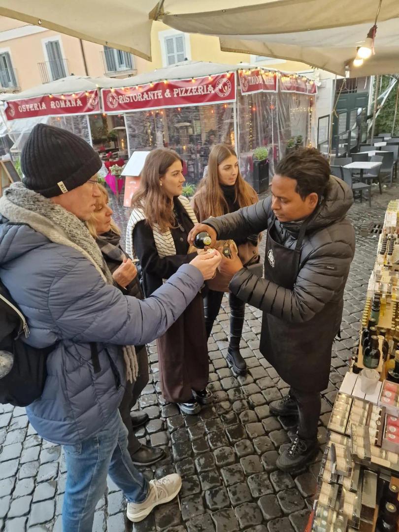 Recorrido guiado de degustación gastronómica en Trastevere