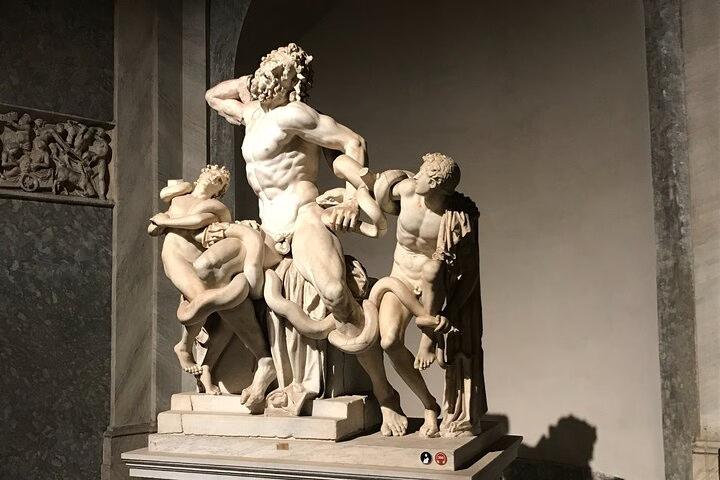 Scultpure Laocoön and His Sons inside Vatican Museums