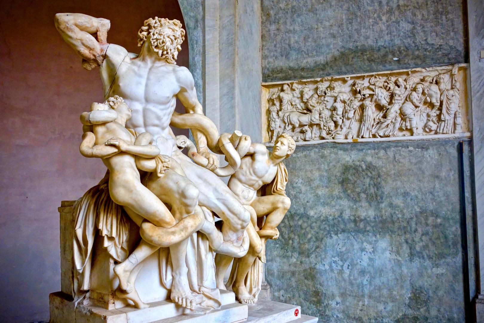 Sculpture Laocoön et ses fils à l'intérieur des Musées du Vatican
