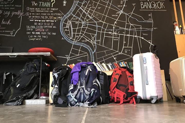 Variété de valises et de sacs de voyage