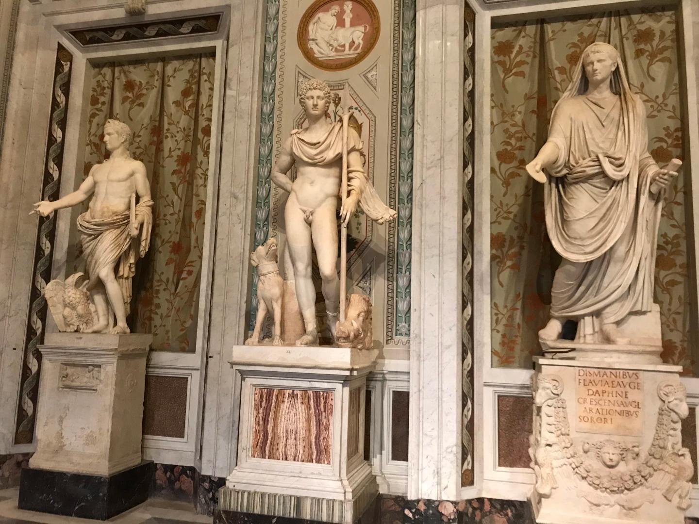 Römische Marmorfiguren in der Borghese-Galerie