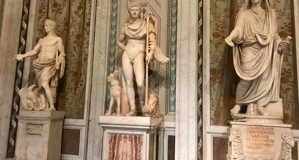 Römische Marmorfiguren in der Borghese-Galerie