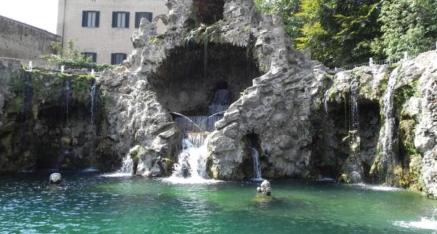 Grottenbrunnen in den Vatikanischen Gärten