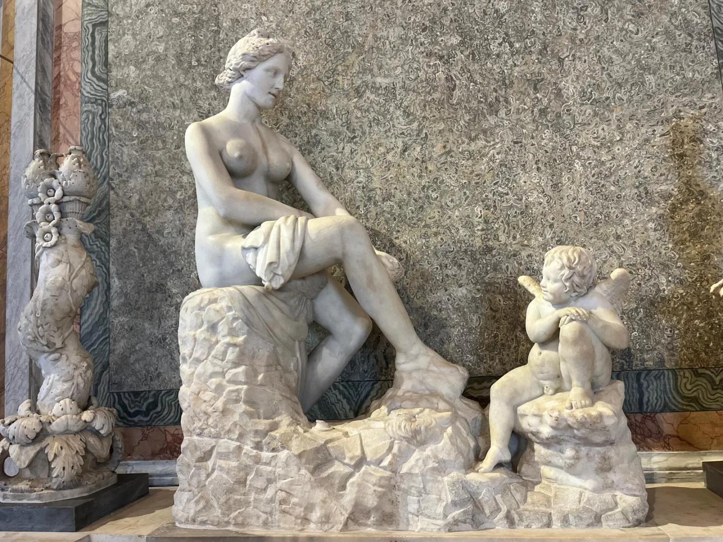 Marmorplastik Venus und Amor in der Borghese-Galerie