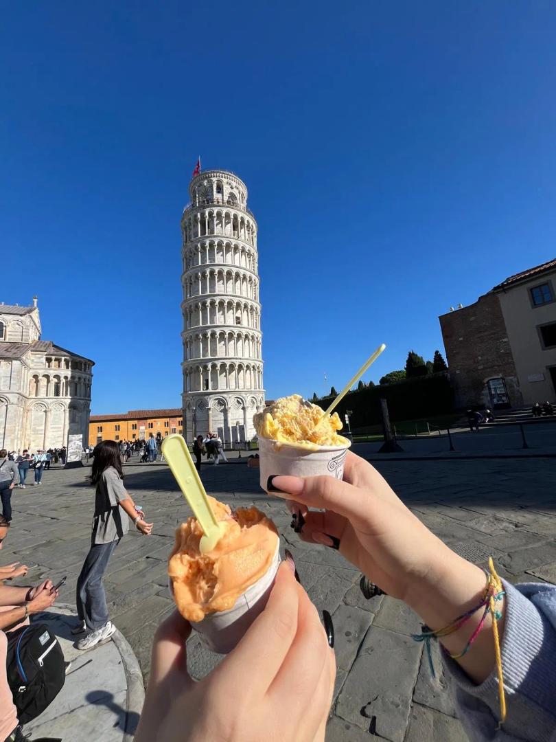 Torre pendente di Pisa e gelato