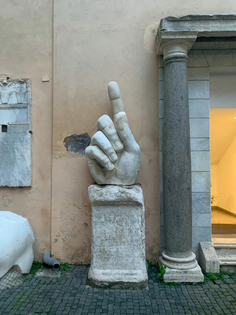 Mano destra del Colosso di Costantino