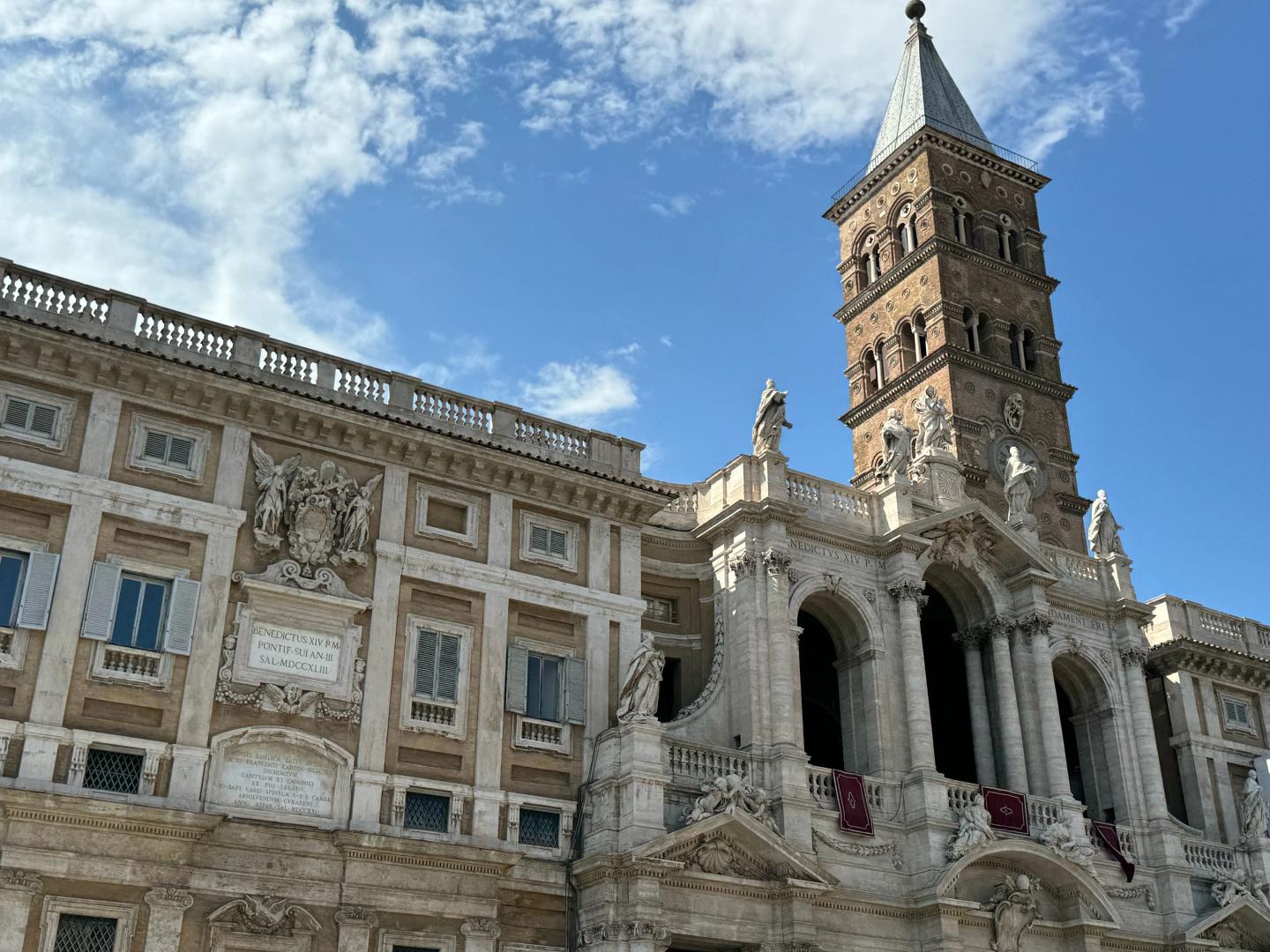 Close-up shot of the Santa Maria Maggiore Basilica