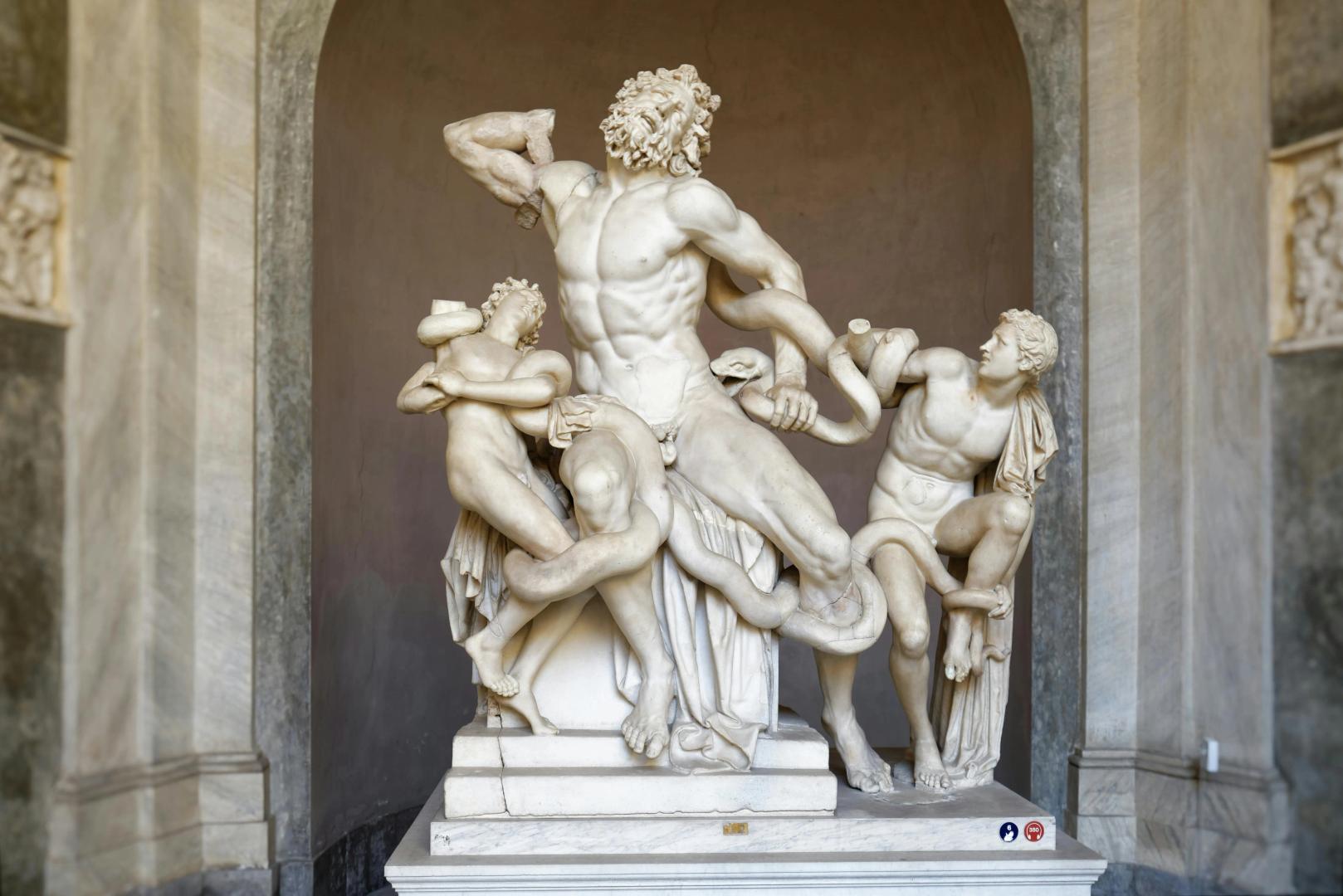 Escultura Laocoonte e seus filhos dentro dos Museus Vaticanos