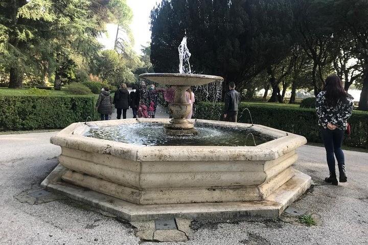 Fuente dentro de los Jardines Barberini