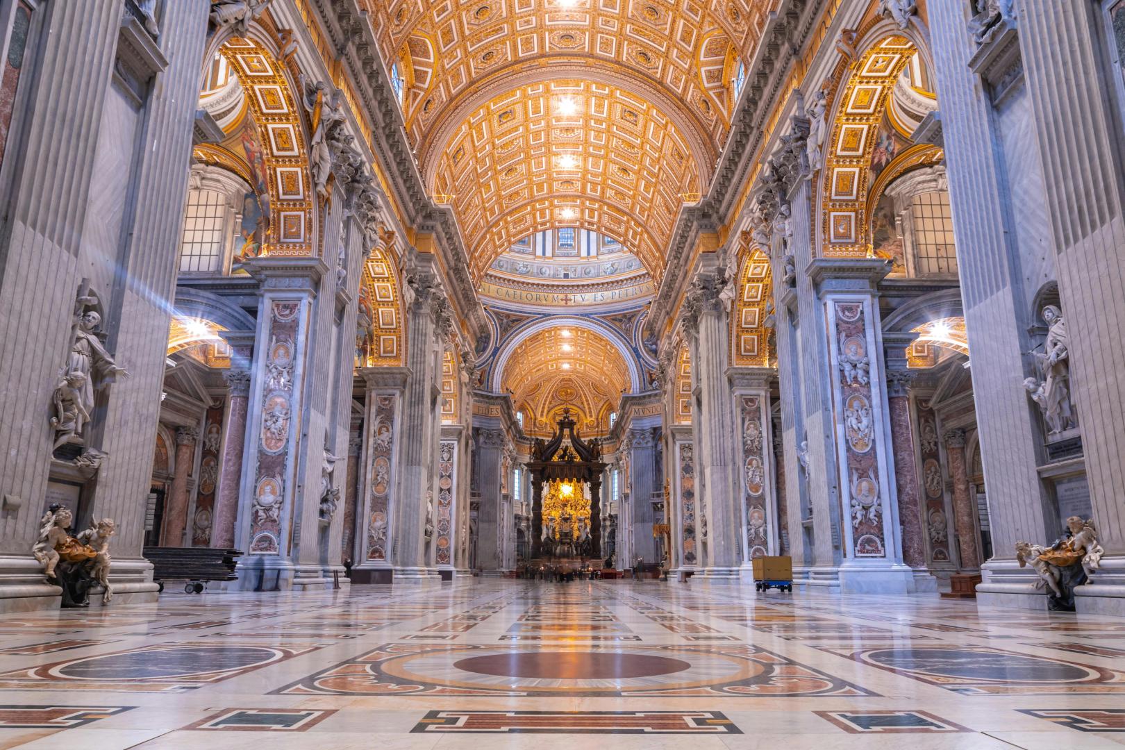 Innenraum der Petersbasilika Rome Experience Pass