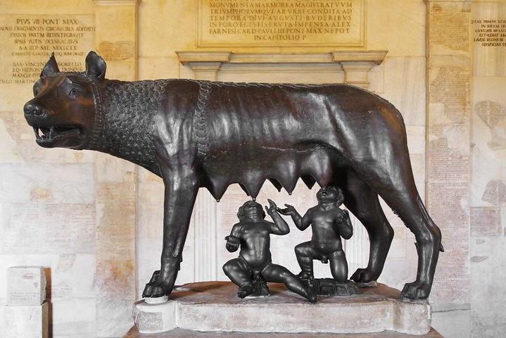 Lupa che allatta i gemelli Romolo e Remo