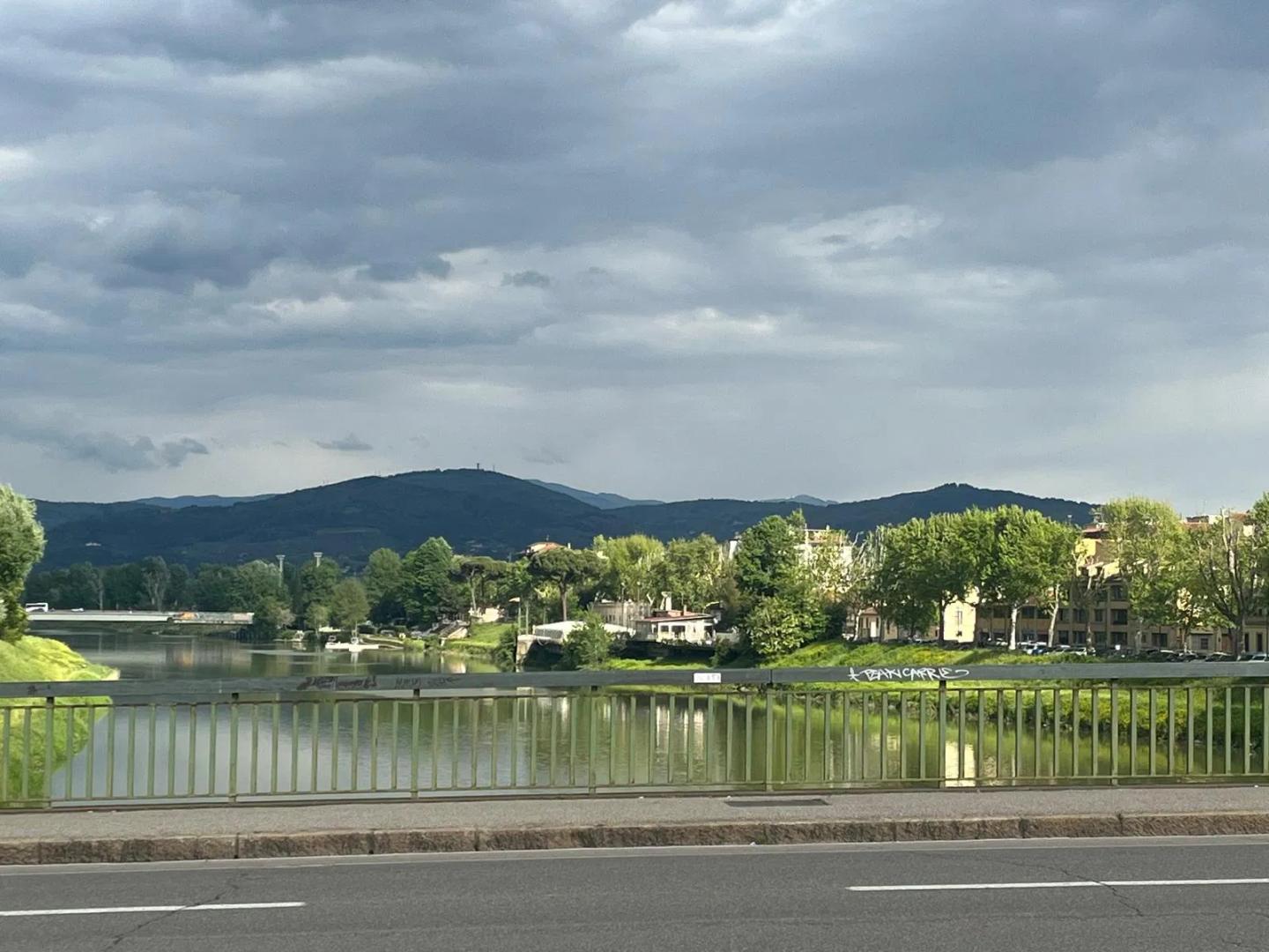 Río Arno en Florencia