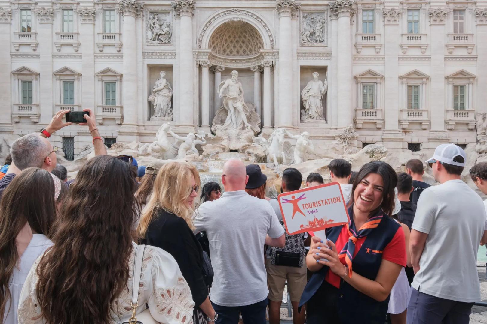 Touristation Führergruppe Fontana di Trevi Rom Wandertour